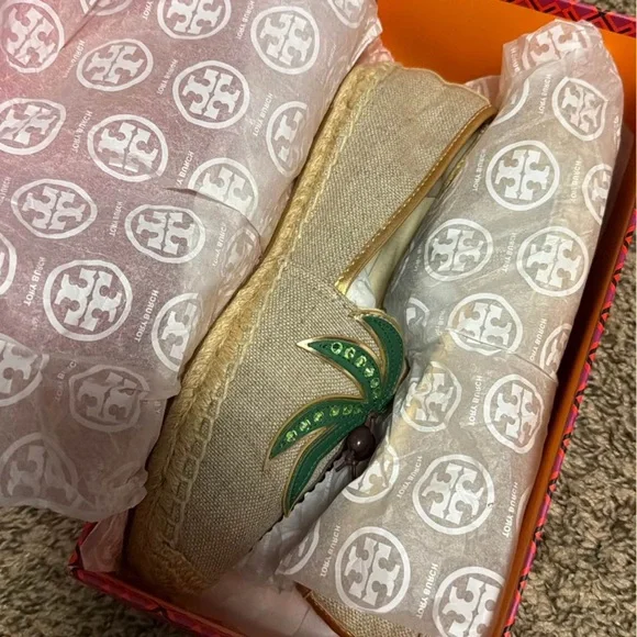 Sold - Picture 3 of 5